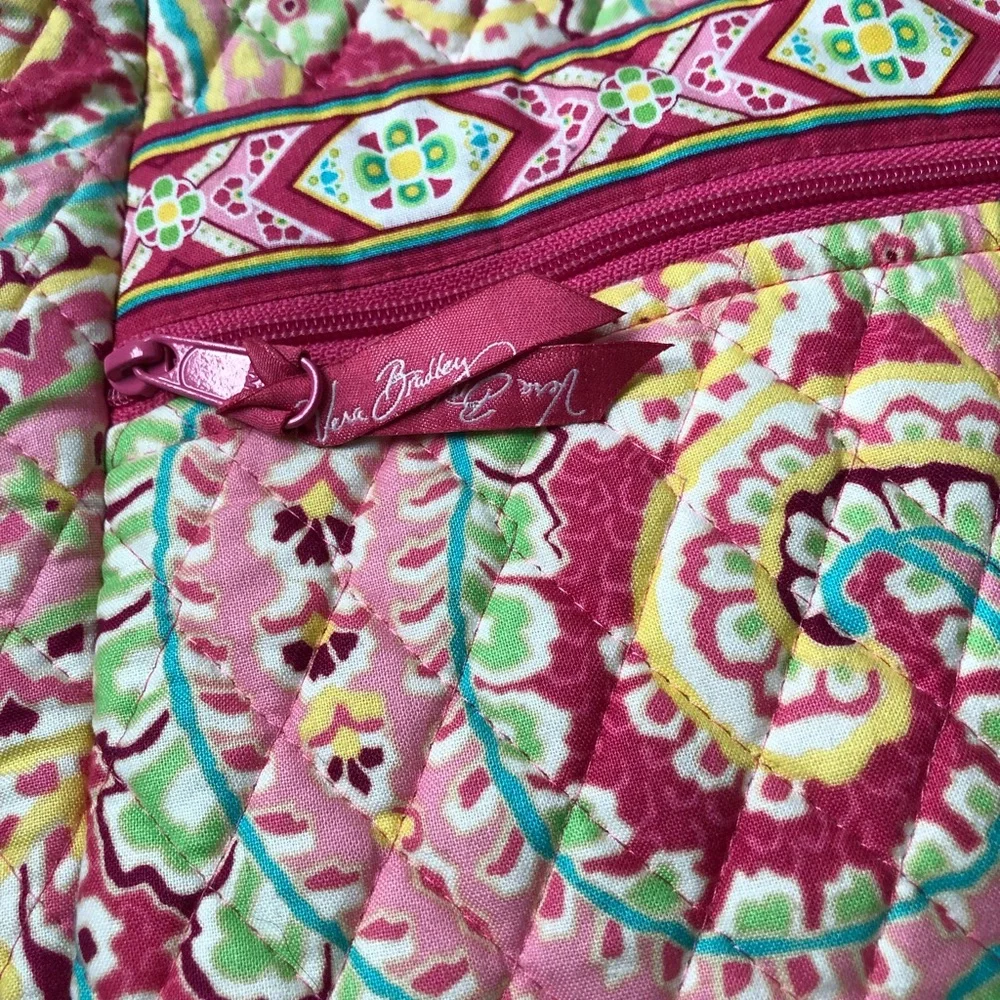 24.Vera Bradley Crossbody Bag